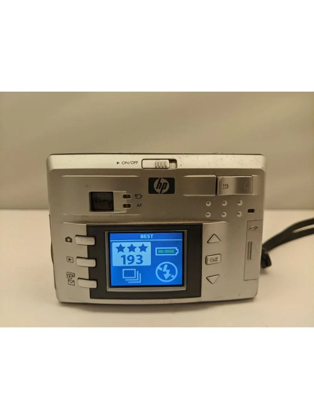 HP 735 PHOTOSMART Digital Camera w/ Wrist Strap | 3.2 MP | Silver | Q2210A USED